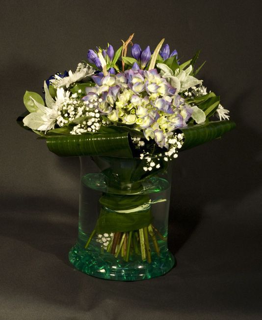Bouquet de fleurs blanches et violet