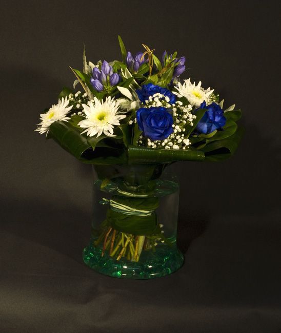 Bouquet de fleur avec du blanc, du bleu et du violet